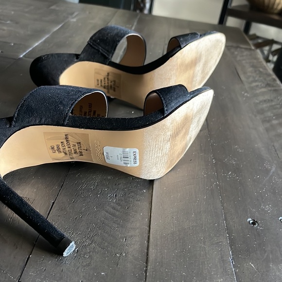 Express Heels - Picture 3 of 3